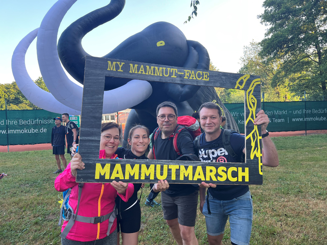 Das Team von Fischer und Kollegen stellt sich neuen Herausforderungen: Beim Mammutmarsch beweisen wir Ausdauer, Zusammenhalt und echte Teamstärke – auch außerhalb des Büros.